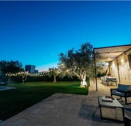  6 bedroom villa with heated pool in Modica, sleeps 18
